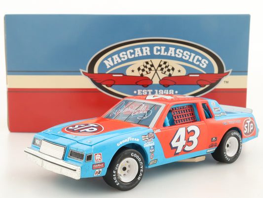 Richard Petty Signed 1981 North Wilkesboro Win 1:24 Diecast Car