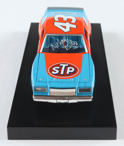 Richard Petty Signed 1981 North Wilkesboro Win 1:24 Diecast Car