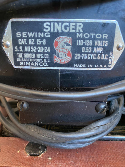 Singer Sewing Machine AM041181 Vintage Black with Lens And Storage Case 1954 - Niks And Knacks